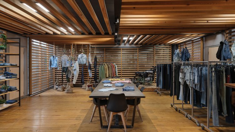 صالة عرض تطوير الدنيم في T&C Garments